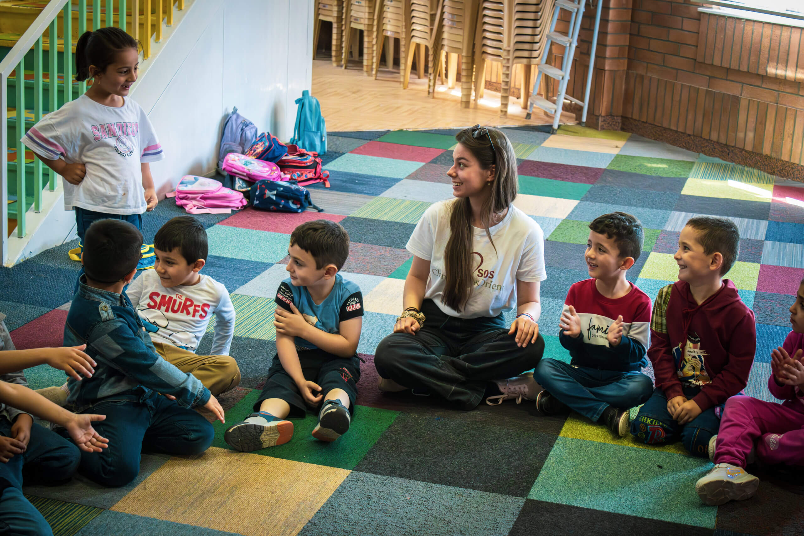 sos-chretiens-orient-irak-volontaire-chargee-communication-enfants-irakiens-teleskuf-plaine-de-ninive