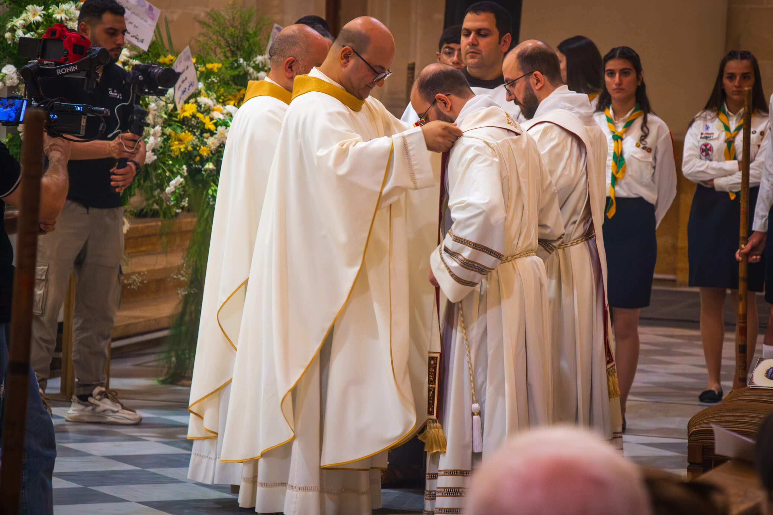 sos-chretiens-orient-syrie-alep-eglise-latine-saint-francois-ordination-freres-jallouf-monseigneur-hanna-jallouf-eveque-latin-messe