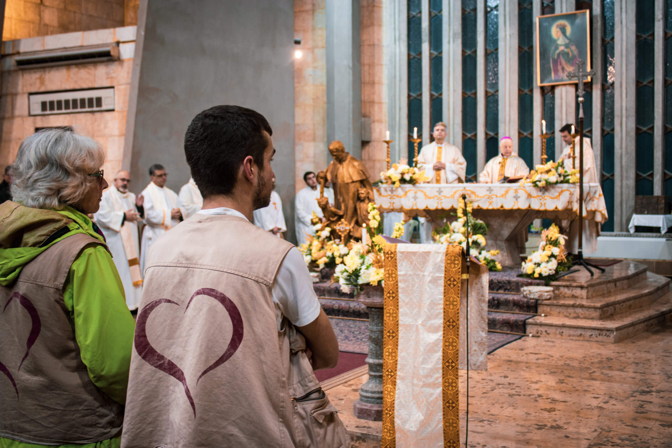 sos-chretiens-orient-syrie-alep-volontaires-messe-franciscains