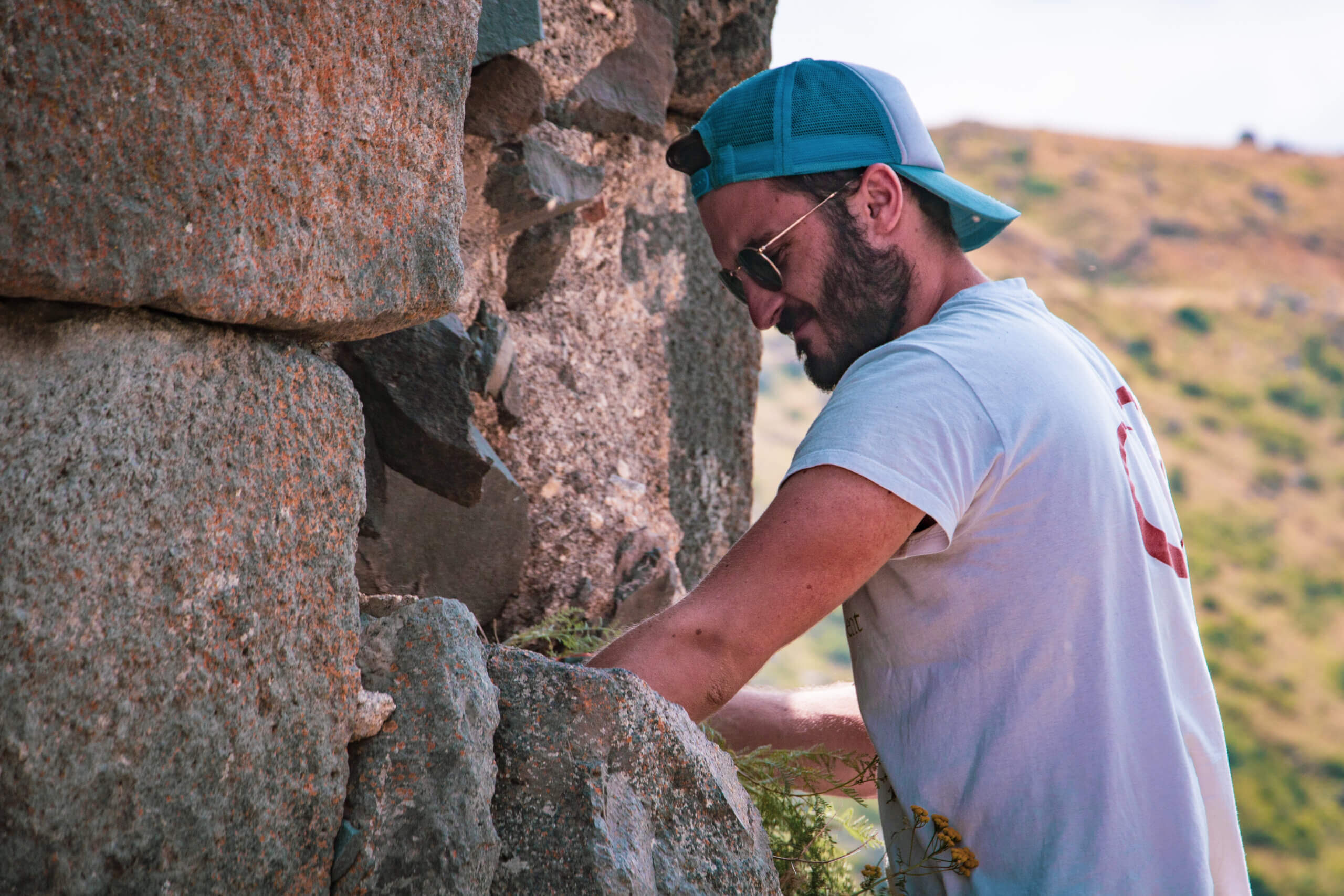 sos-chretiens-orient-armenie-forteresse-monastere-amberd-Aragatsotn-volontaire-renovation