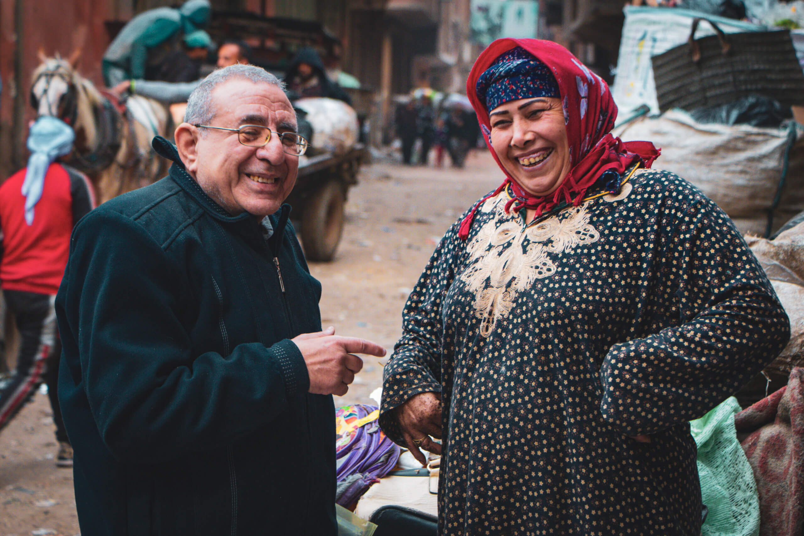 sos-chretiens-orient-egypte-docteur-adel-et-femme-egyptienne-chiffonnier-bidonville-ezbet-el-nakhl-caire