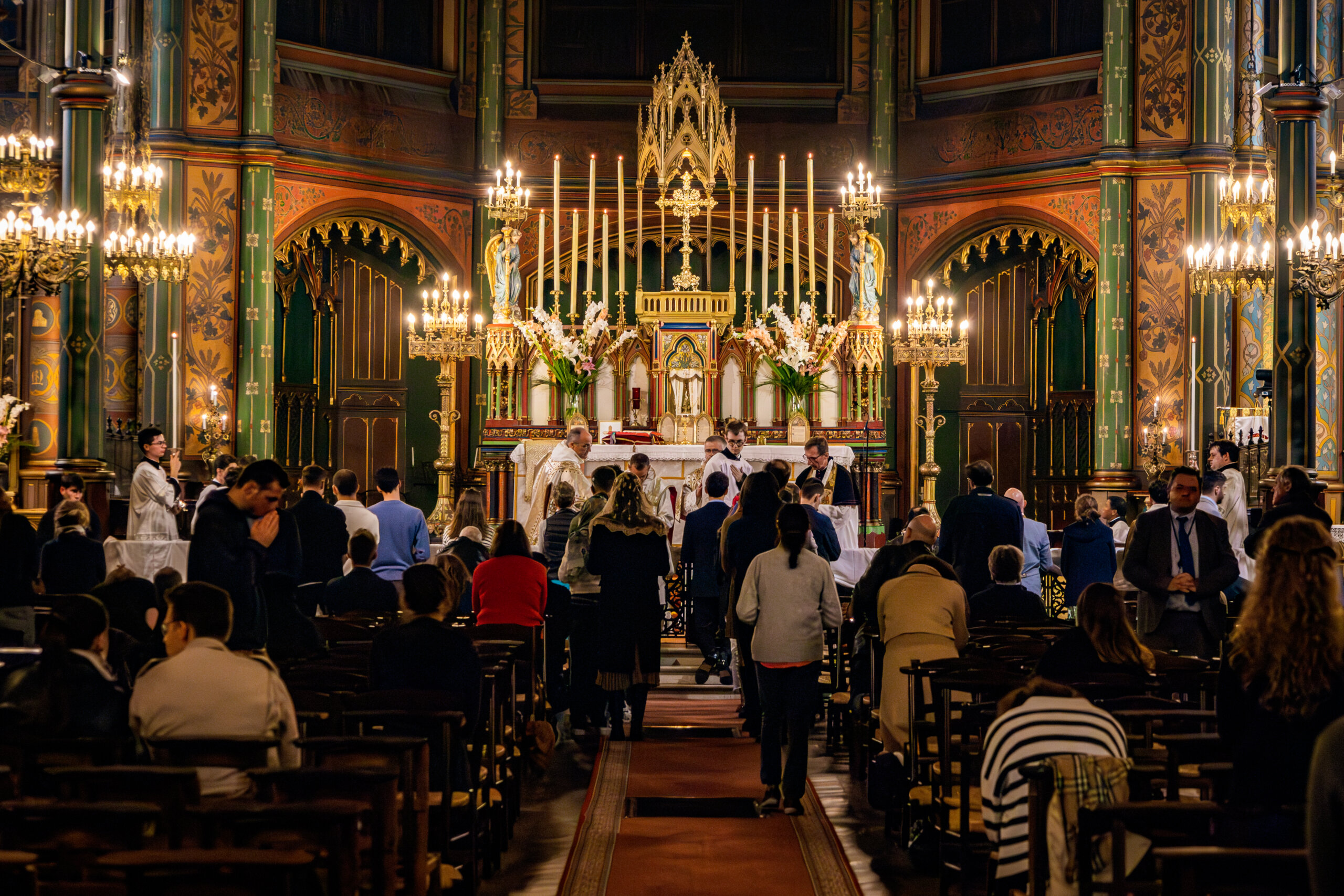 sos-chretiens-orient-paris-fraternite-sainte-vincent-ferrier-eglise-saint-eugene-sainte-cecile-communion-fideles