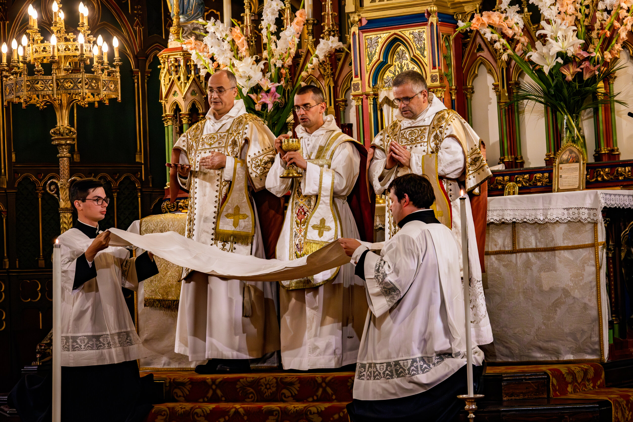 sos-chretiens-orient-paris-fraternite-sainte-vincent-ferrier-eglise-saint-eugene-sainte-cecile-communion